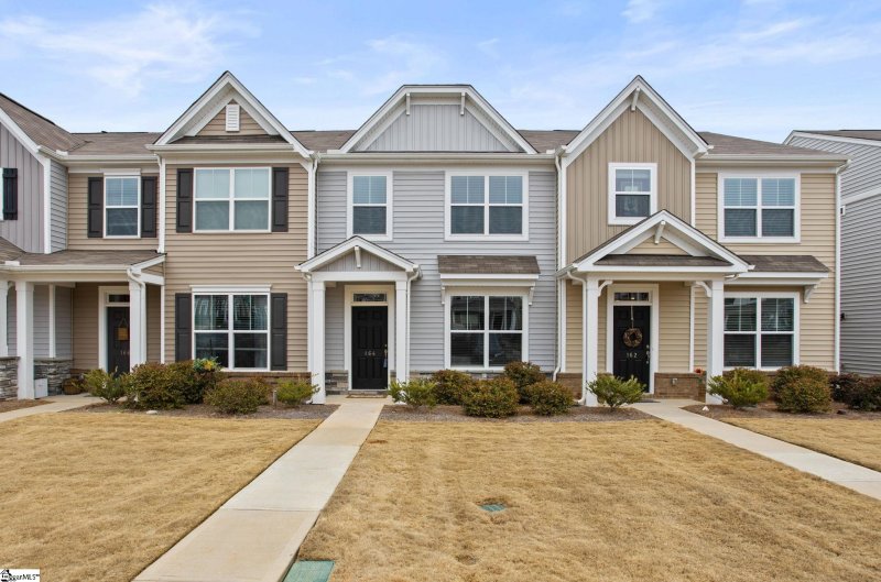 Lismore Village, Greer community