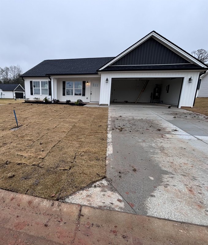 Kyndra Hollow, Chesnee community