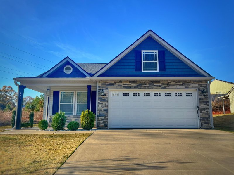 North Village, Boiling Springs community