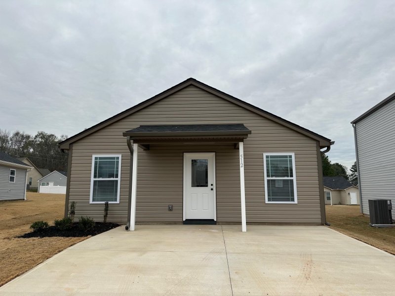 512 Molly Parker Way