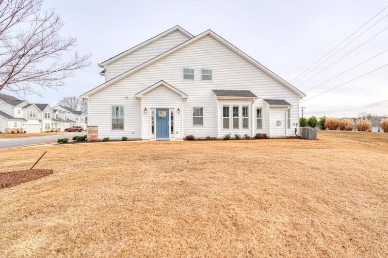 Wadsworth Manor, Spartanburg community