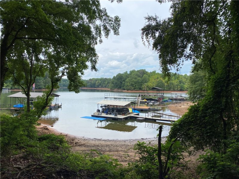 Property image 5 of 211 Elizabeth Lane in Green Hill Plnt, Anderson, SC 29621