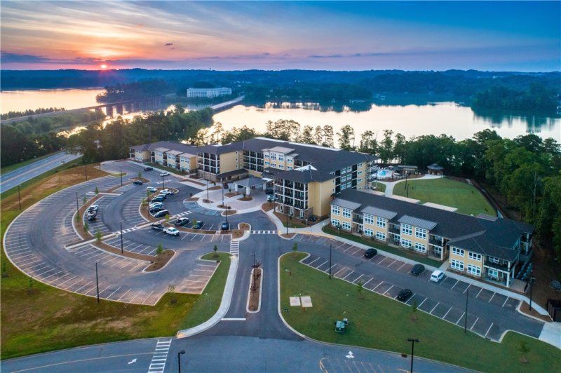 Lakeside Lodge-Clemson, Seneca Community