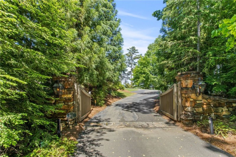 Property image 4 at 132 Mountain Shore Trail, Six Mile, SC 29682