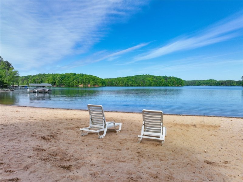 Property image 5 of 118 N Foxglove Road in Chickasaw Point, Westminster, SC 29693