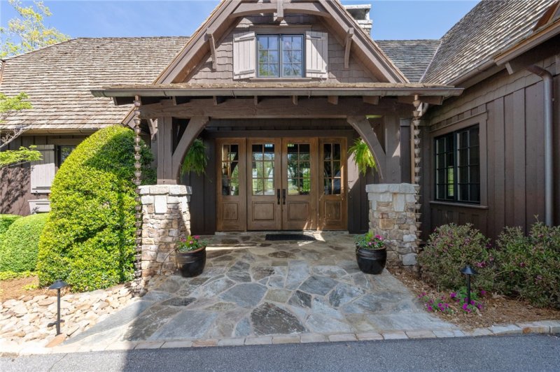 Property image 2 of 108 Cool Water Court in The Reserve At Lake Keowee, Sunset, SC 29685