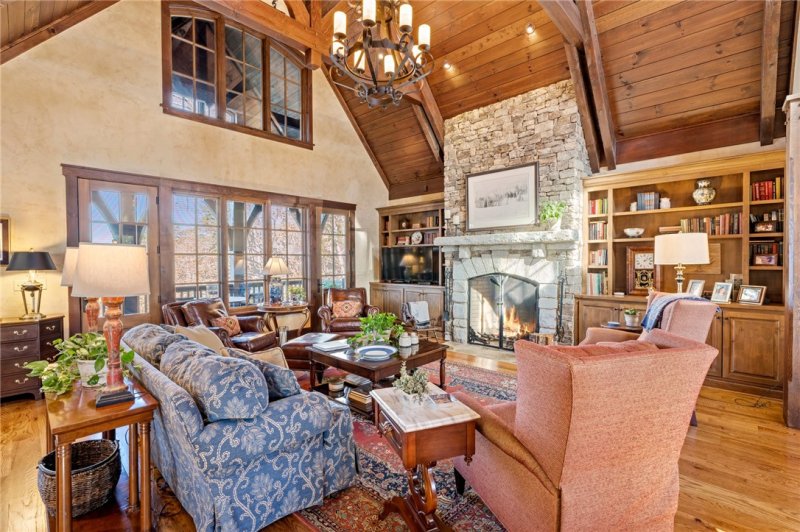 Property image 4 of 108 Cool Water Court in The Reserve At Lake Keowee, Sunset, SC 29685