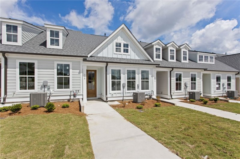 Property image 2 at 338 Lake Greenwood Boulevard, Greenwood, SC 29649