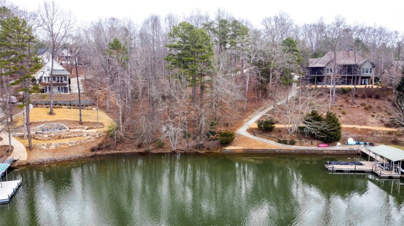 Property image 2 at 107 W Waters Edge Lane, West Union, SC 29696