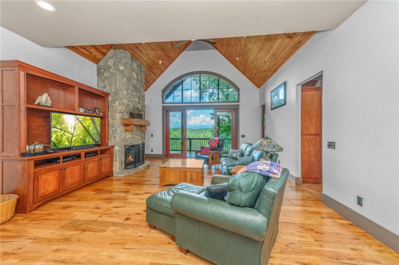 Property image 3 of 134 Ellenburg Creek Road in The Reserve At Lake Keowee, Sunset, SC 29685