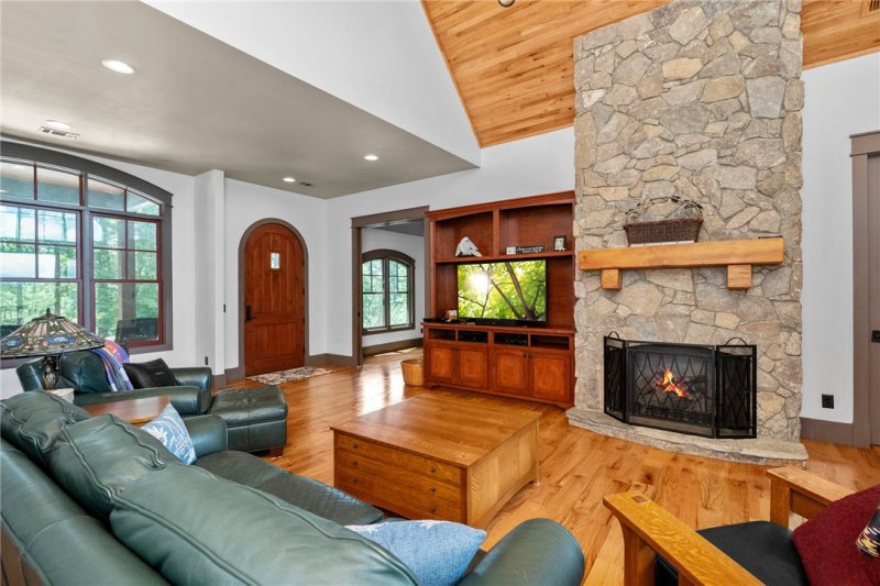 Property image 5 of 134 Ellenburg Creek Road in The Reserve At Lake Keowee, Sunset, SC 29685