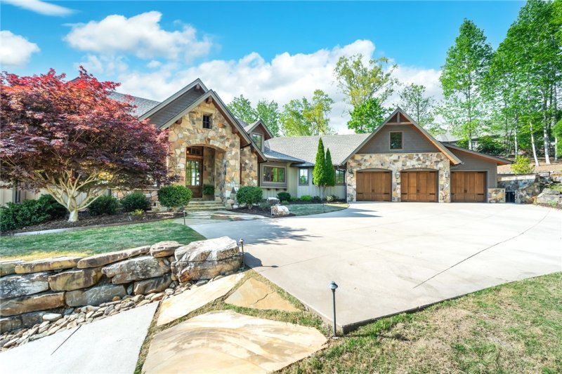 176 Hickory Springs Way