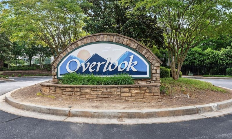 Overlook Condominiums, Anderson Community