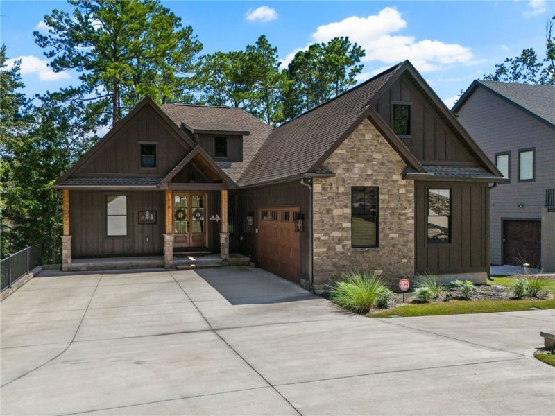 Keowee Bay, Salem Community