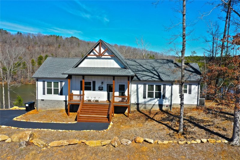 908 Clear Point Trail