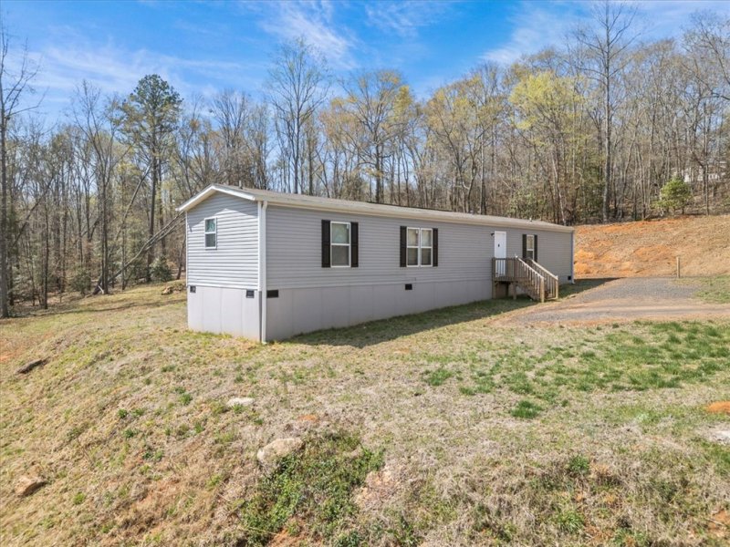 Property image 3 at 126 Sir Lancelot Drive, Piedmont, SC 29673