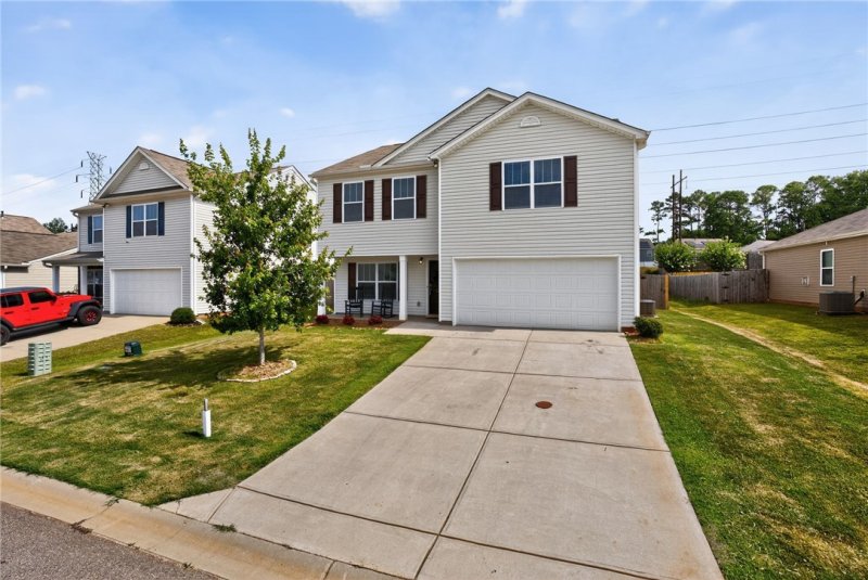 Property image 2 at 130 Poplarville Drive, Piedmont, SC 29673