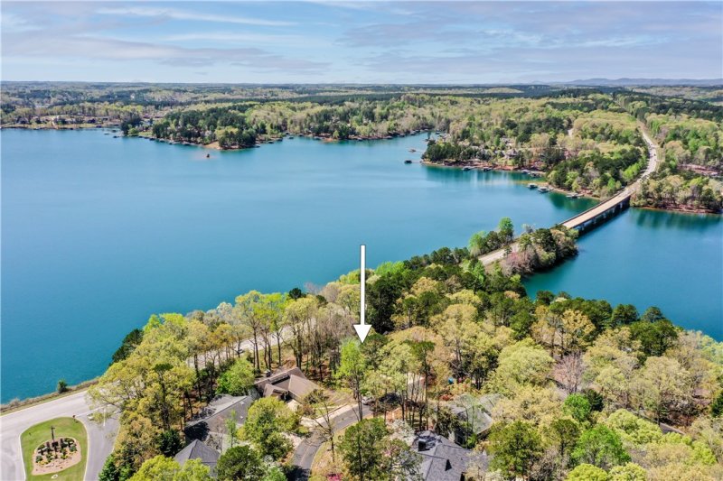 Property image 3 of 19 Spy Glass Lane in Keowee Key, Salem, SC 29676