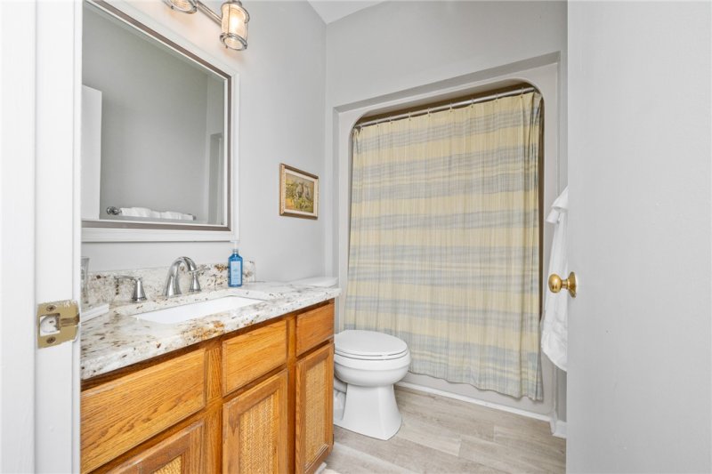 Property image 5 of 487 Tall Ship Drive in Keowee Key, Salem, SC 29676