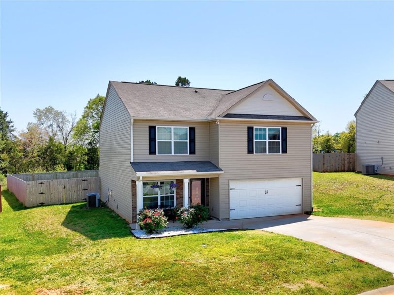 Property image 2 at 218 Hillendale Way, Pelzer, SC 29669