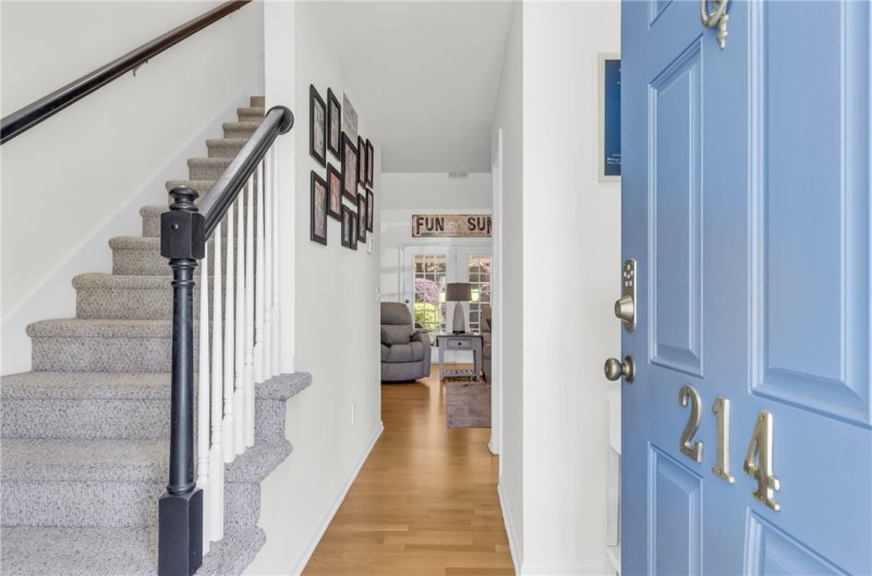 Property image 3 of 214 Fisherman Lane in Keowee Cove, Seneca, SC 29672