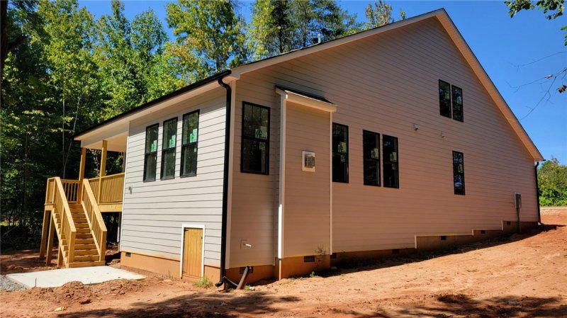 Property image 2 of 155 Palmer Lane in Chickasaw Point, Westminster, SC 29693