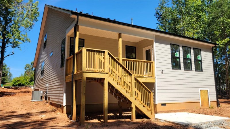 Property image 4 of 155 Palmer Lane in Chickasaw Point, Westminster, SC 29693