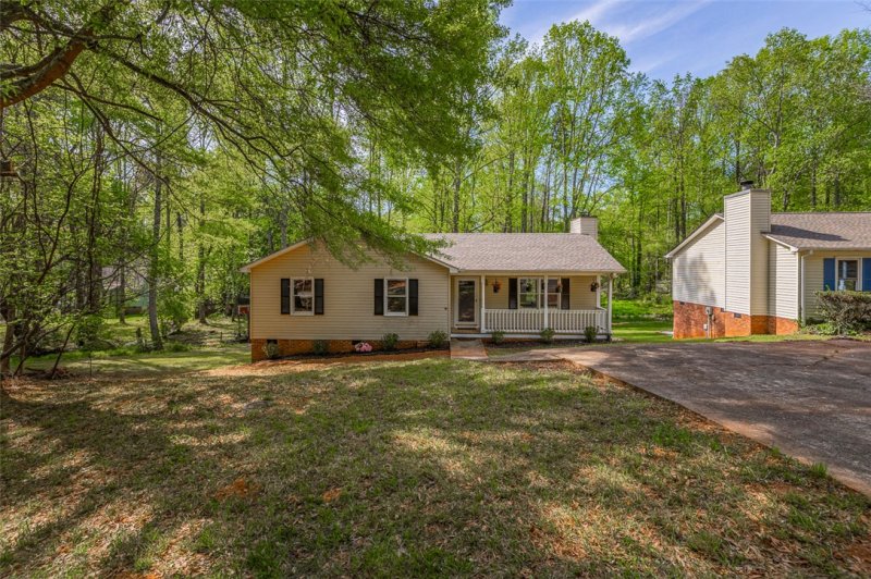 Property image 2 at 1012 Ken S Place, Taylors, SC 29687