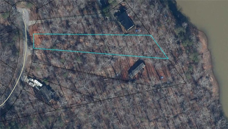 Property image 2 of 1040 Trailwinds Drive in Foxwood Hills, Westminster, SC 29693