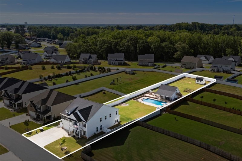 Property image 2 of 325 Valley Oak Drive in Breckenridge-Anderson, Belton, SC 29627