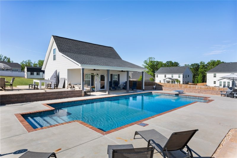 Property image 3 of 325 Valley Oak Drive in Breckenridge-Anderson, Belton, SC 29627