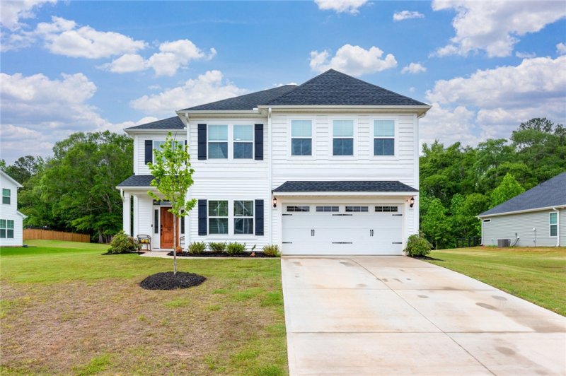 Property image 2 of 742 Oak Hill Lane in Breckenridge-Anderson, Belton, SC 29627