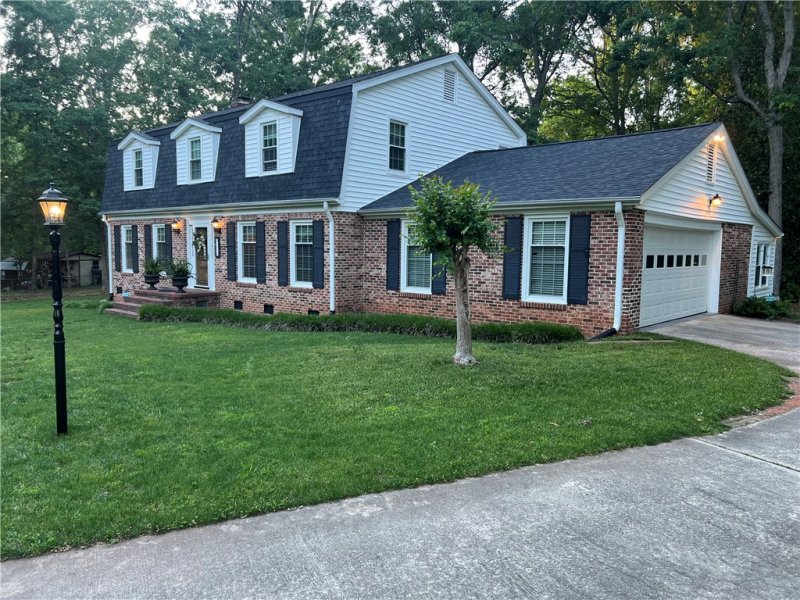 Stonewall Woods, Anderson Community