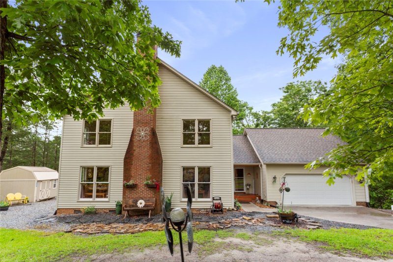 Property image 2 of 310 Fernwood Drive in Keowee Bay, Salem, SC 29676