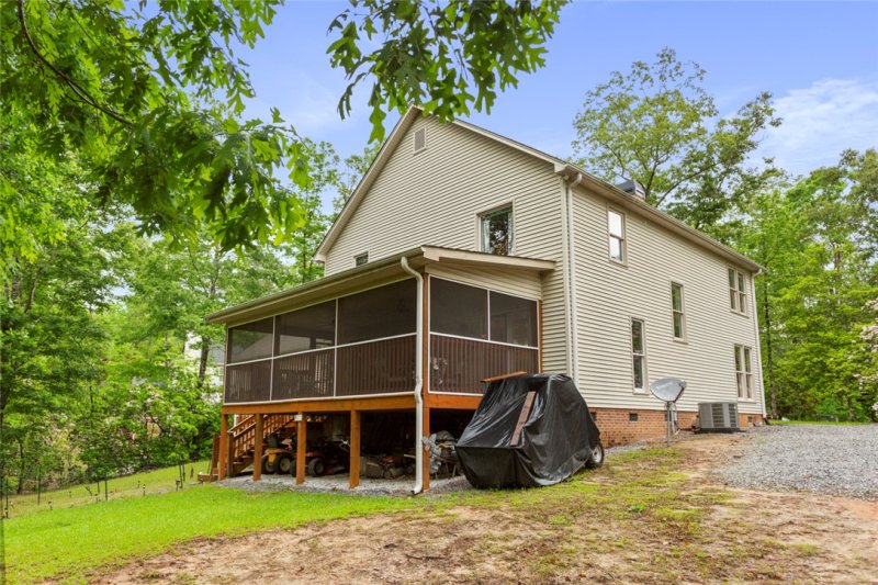 Property image 5 of 310 Fernwood Drive in Keowee Bay, Salem, SC 29676