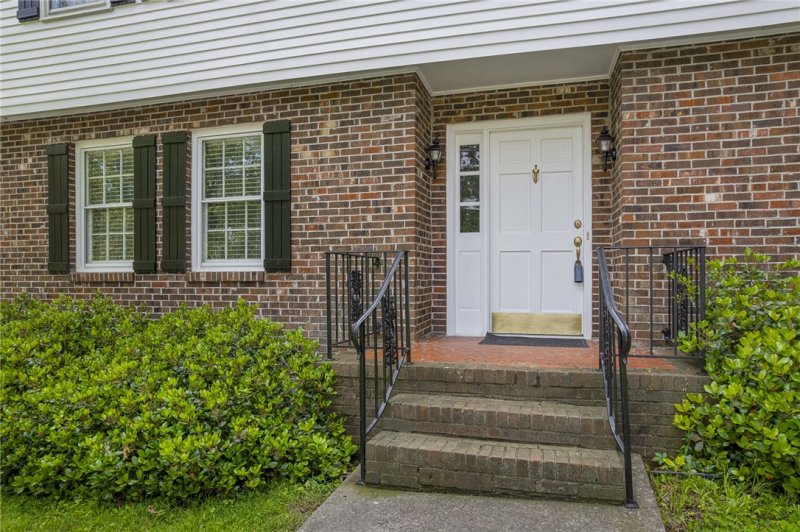 Property image 5 at 10 E Woodburn Drive, Taylors, SC 29687