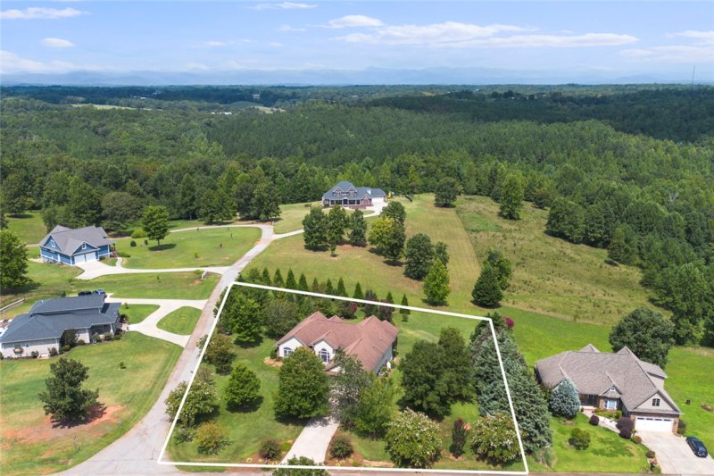 Property image 2 at 407 Home Stretch Drive, Seneca, SC 29672