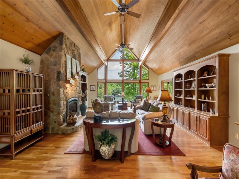 Property image 3 of 673 Lake Breeze Lane in Cliffs At Keowee Falls North, Salem, SC 29676