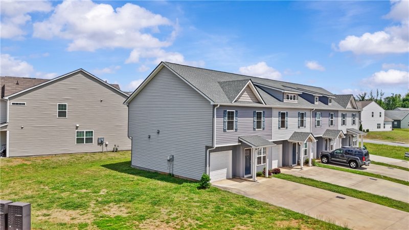 Property image 3 of 406 Bee Cove Way in The Falls At Meehan, Pendleton, SC 29670