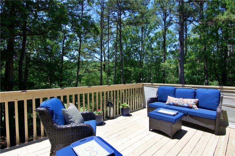 Property image 2 of 131 Harbor Lights Drive in Keowee Key, Salem, SC 29676