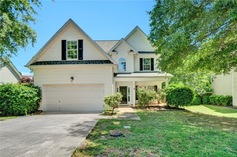 905 Morning Mist Lane