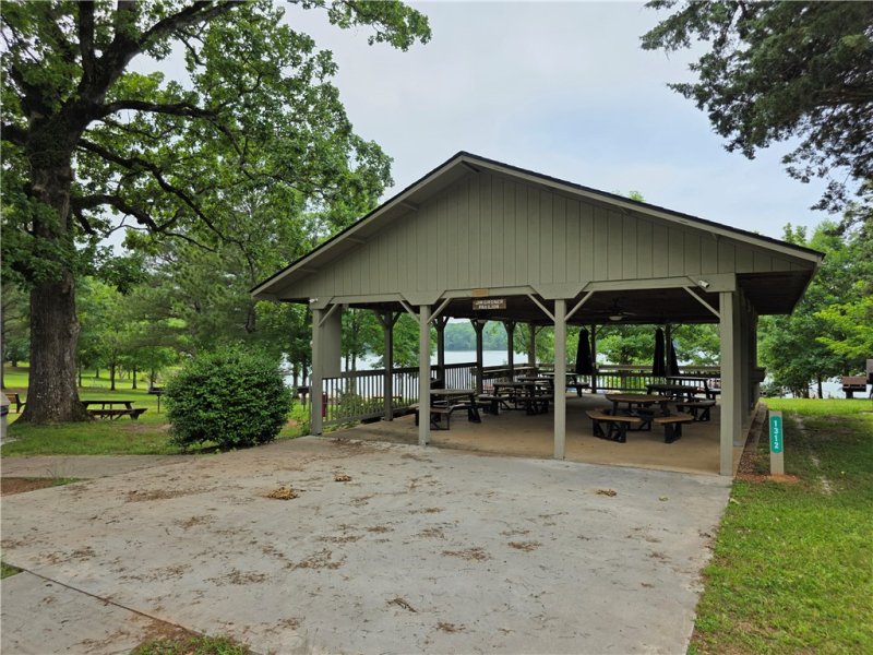 Property image 2 of 116 Oconee Avenue in Chickasaw Point, Westminster, SC 29693