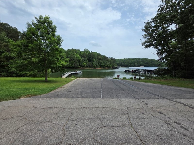 Property image 3 of 116 Oconee Avenue in Chickasaw Point, Westminster, SC 29693