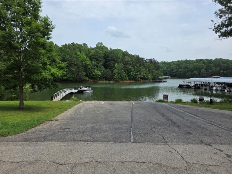 Property image 4 of 116 Oconee Avenue in Chickasaw Point, Westminster, SC 29693