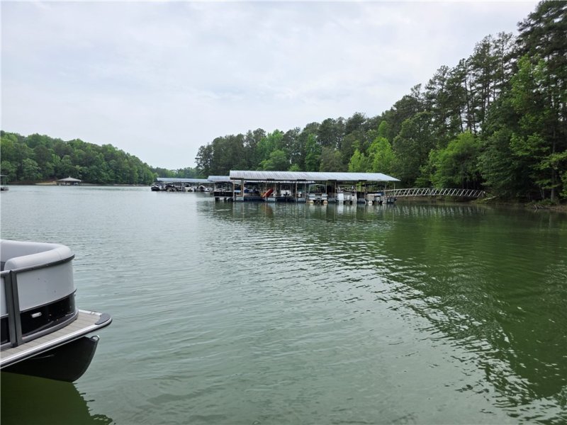 Property image 5 of 116 Oconee Avenue in Chickasaw Point, Westminster, SC 29693