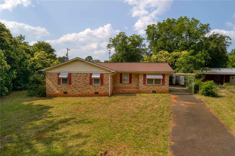 Property image 2 at 504 Ottawa Circle, Anderson, SC 29626