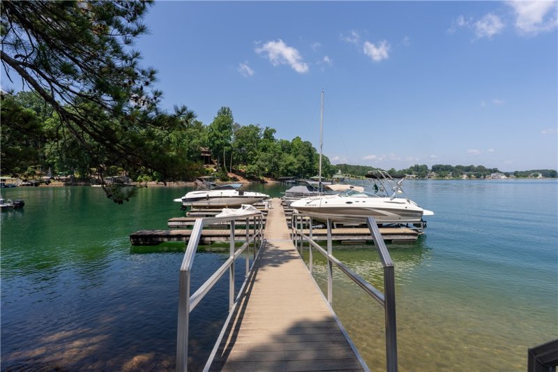 Property image 2 of 507 Viewpoint Court in The Summit, Seneca, SC 29672