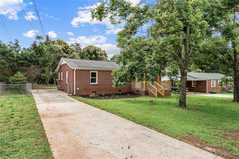 Property image 2 at 3401 Comanche Street, Anderson, SC 29626