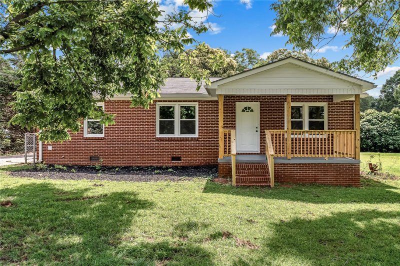 Property image 3 at 3401 Comanche Street, Anderson, SC 29626