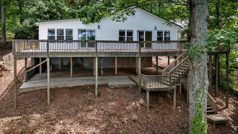 Property image 2 at 313 Lakeview Drive, Townville, SC 29689